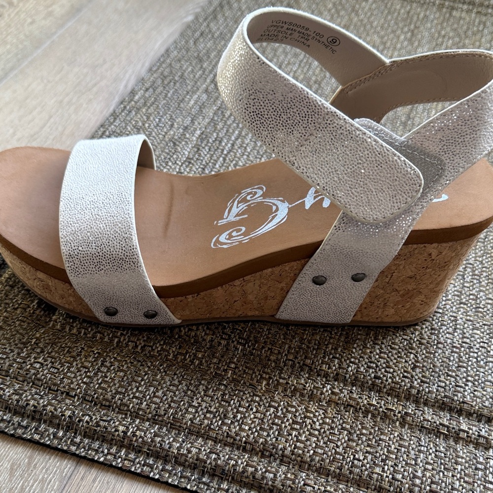 Women’s wedge sandals. Size 9 - Picture 5 of 6